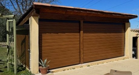 Porte enroulable motorisé aluminium chêne doré