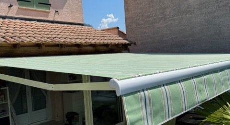 Store Banne avec toile Dickson avec Volet Battant Aluminium